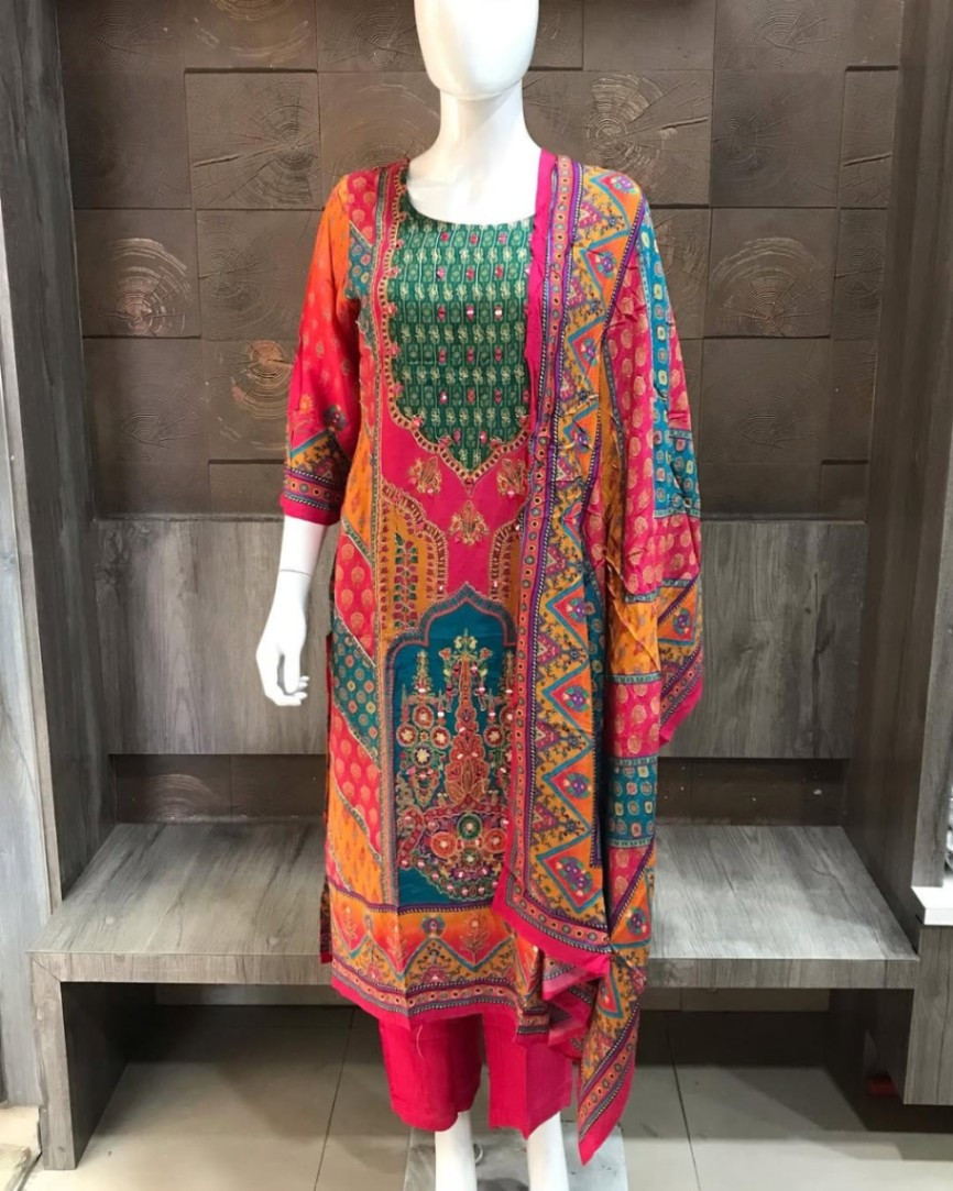 Fashionable Dubai Silk Kameez Set